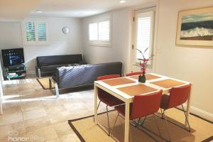 2-Br Stylish Apt & Sauna in Woods. 247 check-in.