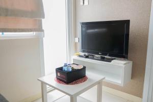 Cozy 2BR for 3 Pax Green Pramuka City Apartment By Travelio