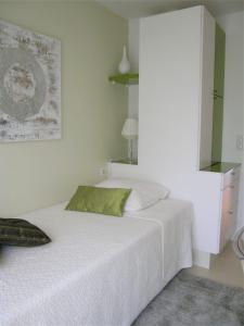 Modern two bedroom apartment with two bathrooms, just behind the CARLTON