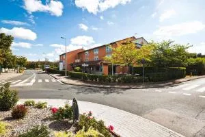 里昂南-圣格尼斯拉瓦尔酒店 - 圣热尼拉瓦勒