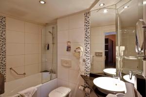 Hotels Kyriad Lyon Sud - Saint Genis Laval : photos des chambres