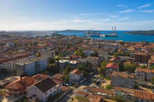 Small house Nea in City Center with jacuzzi