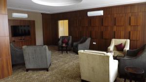Qaser Baron Serviced Apartments Almasif