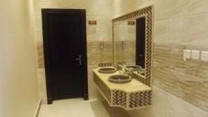 Qaser Baron Serviced Apartments Almasif
