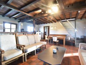 Vintage Chalet with Private Garden near Forest in Westouter