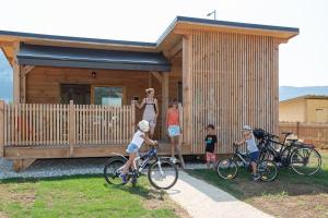 Les Lodges de la ViaRhôna cabane-spa