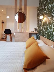 Hotels The Originals Boutique, Grand Hotel Saint-Pierre, Aurillac (Qualys-Hotel) : Chambre Double Supérieure