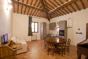 Apartment with Pool View