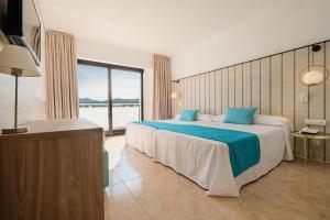 Premium Twin Room with Sea View room in azuLine Hotel Bergantin