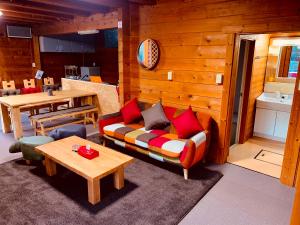 Tomys Log House - Need CAR