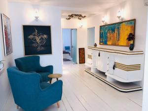 Golden Pearl  jacuzzi top center luxury apartment