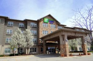 Holiday Inn Express Hotel & Suites Chicago West Roselle by IHG