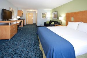 King Suite with Spa Bath room in Holiday Inn Express Hotel & Suites Rock Springs Green River an IHG Hotel