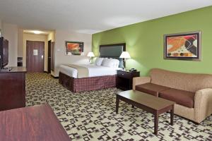 Deluxe King Room room in Holiday Inn Express Troutville-Roanoke North an IHG Hotel
