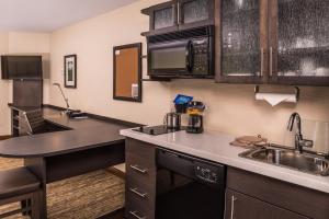 Queen Studio - Non-Smoking room in Candlewood Suites Kansas City an IHG Hotel