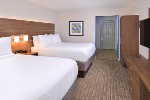 Holiday Inn Express & Suites - Omaha - 120th and Maple by IHG