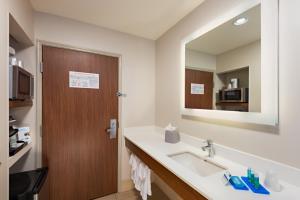 Holiday Inn Express Peoria North - Glendale by IHG