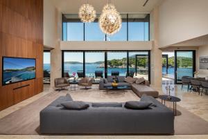 Villa Amelie - Private Seaside Haven