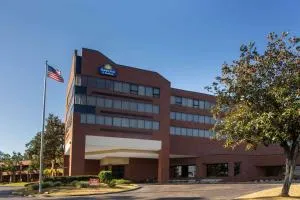 Days Inn & Suites by Wyndham Tallahassee Conf Center I-10 - Мидуэй