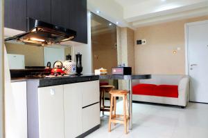 Comfy 2BR Apartment at Green Pramuka City By Travelio