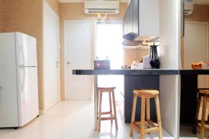 Comfy 2BR Apartment at Green Pramuka City By Travelio