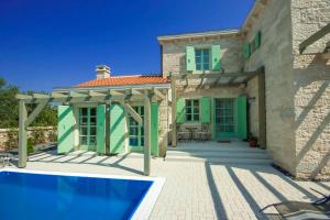 Fabulous villa Zelda with pool near the beach