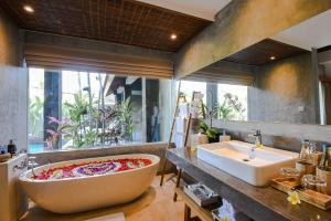 Biệt thự 2 Phòng ngủ có Hồ bơi  (Two Bedroom Pool Villa )