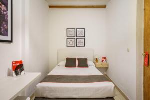 Interior Double Room room in OYO Hostal Austria