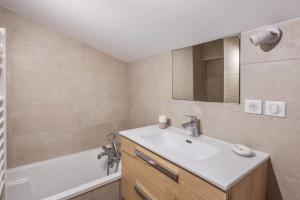 welcoming apartment with swimming pools near the Megève ski slopes