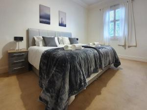 Linburn House Apartment