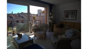 LLOGUER30 Margarets Family House with pool and parquing