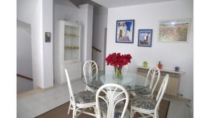 LLOGUER30 Margarets Family House with pool and parquing