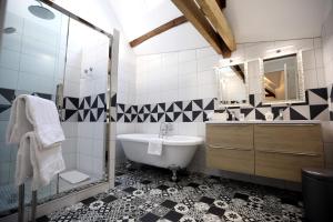 B&B / Chambres d'hotes Au Jeu de Paume : photos des chambres