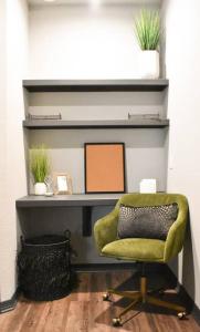 Apartment room in New Fully Furnished Condo in College Station #303