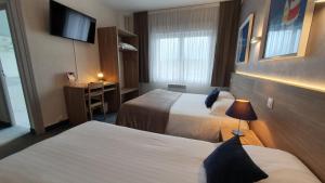 Hotels The Originals City, Hotel Les Oceanes, Lorient (Inter-Hotel) : Chambre Triple Confort