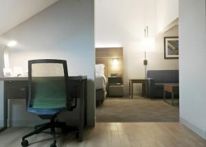 King Suite - Non-Smoking room in Holiday Inn Express Hotel & Suites White River Junction an IHG Hotel