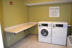 Holiday Inn Express and Suites Merrimack - Nashua by IHG