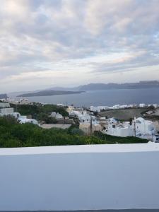 Caldera sky & sea ( price includes a small car 4s) Santorini Greece