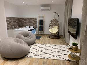 Appartements Appartement Cosy Jacuzzy Luxe Gare de Toulon : photos des chambres