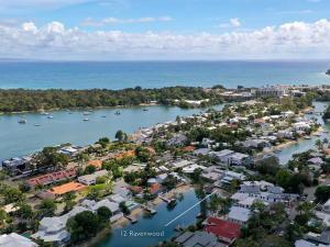 Go with the flow, Noosa Sound