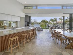 Go with the flow, Noosa Sound