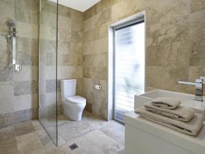 Go with the flow, Noosa Sound