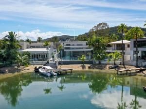 Go with the flow, Noosa Sound