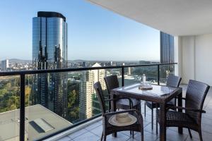 Oaks Brisbane River City Suites