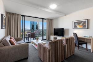 Oaks Brisbane River City Suites