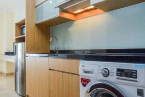 Minimalist and Comfy Studio at Menteng Park Apartment By Travelio