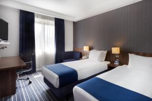 Standard Twin Room with Free Hot Breakfast room in Holiday Inn Express Colchester an IHG Hotel
