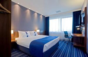 Hotels Holiday Inn Express Toulon - Est, an IHG Hotel : Chambre Double