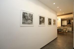 Delia Rooms & Gallery