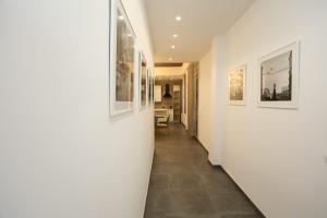 Delia Rooms & Gallery